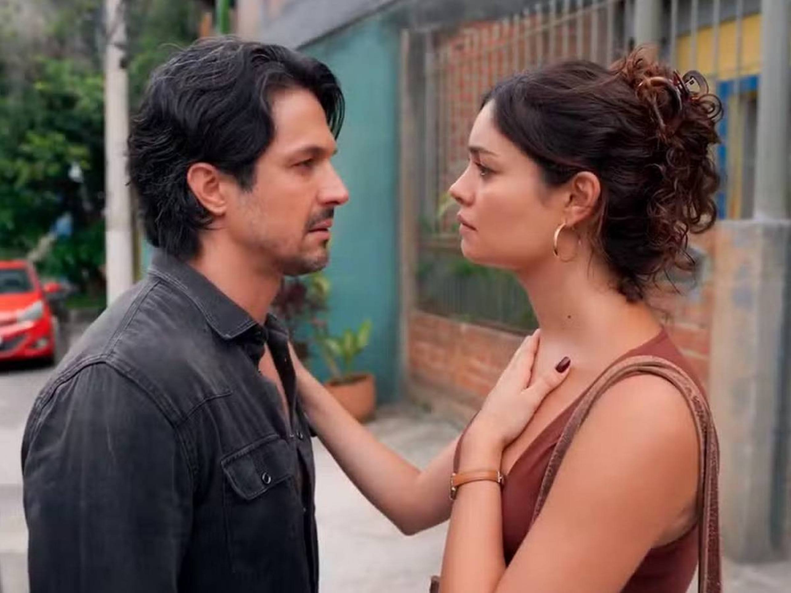 Romulo Estrela e Sophie Charlotte em 'Três Graças'
- (crédito: Reprodução/Globo) Romulo Estrela e Sophie Charlotte em 'Três Graças'
- (crédito: Reprodução/Globo)