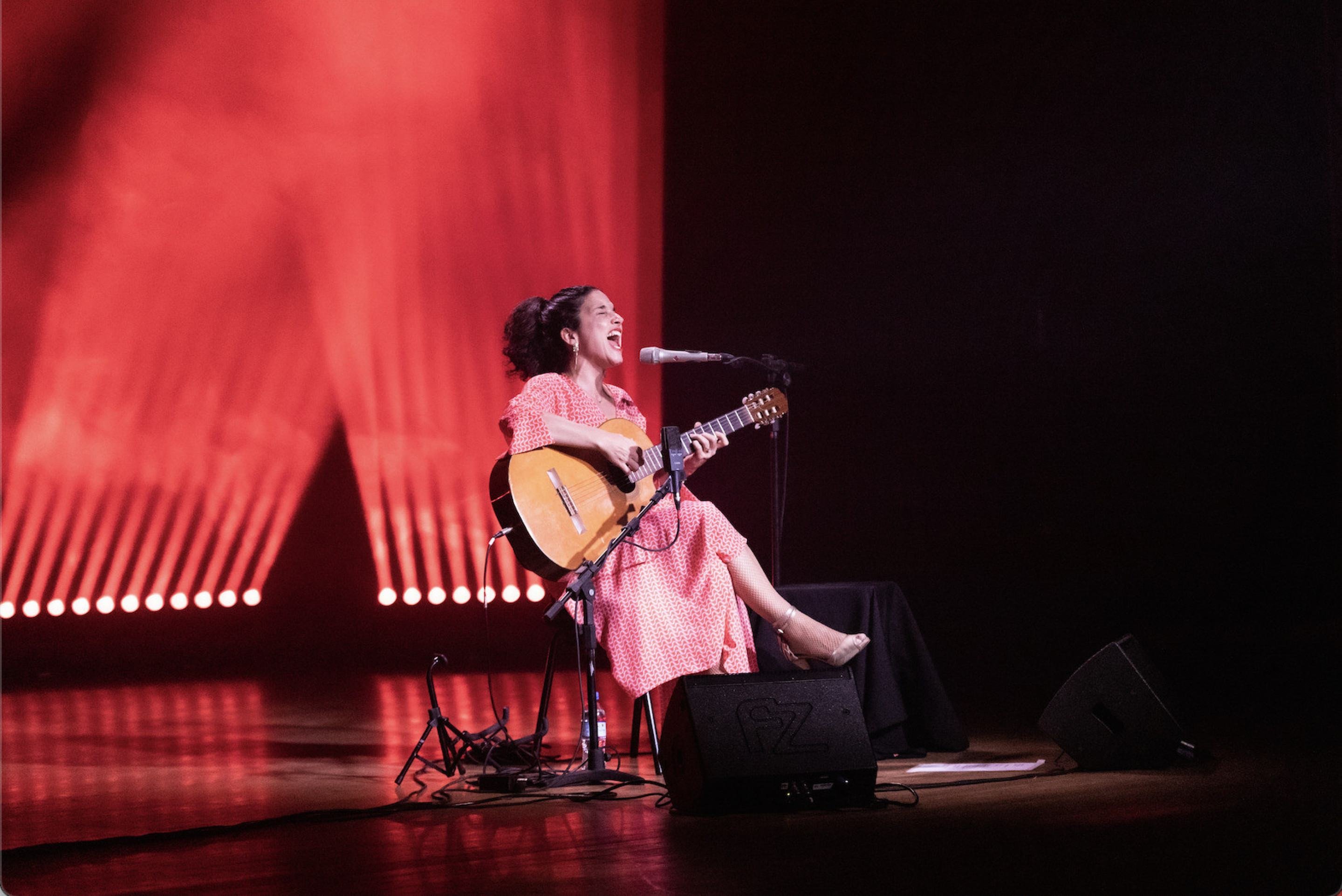 Verônica Ferriani canta Nara Leão no Clube do Choro nesta quarta (25)