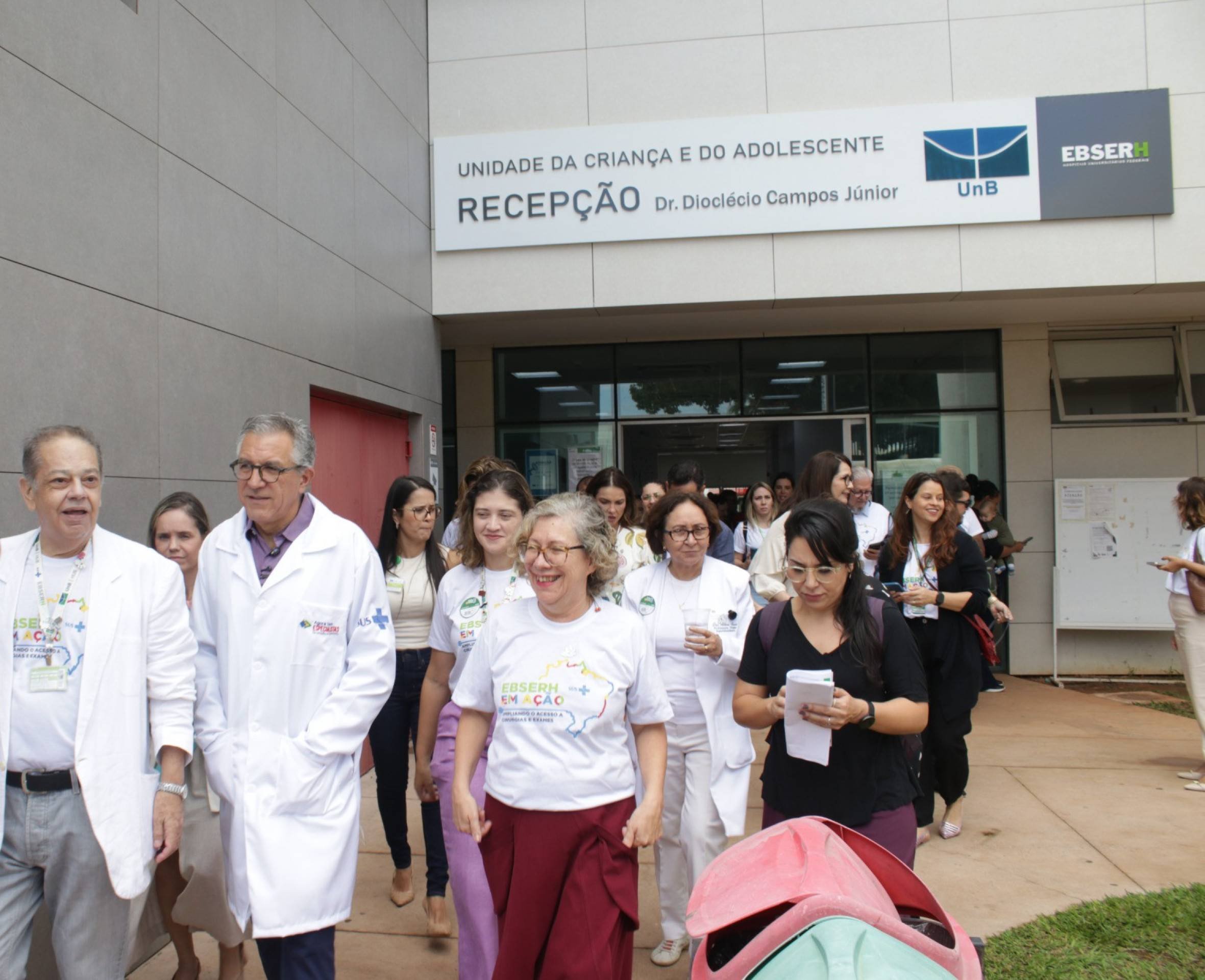 O ministro da Sa&uacute;de, Alexandre Padilha, acompanhou o multir&atilde;o no HUB.