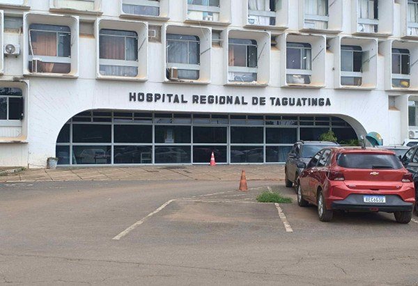 Entrada principal do HRT é interditada após desabamento -  (crédito: Ana Carolina Alves/C.B/D.A/Press)