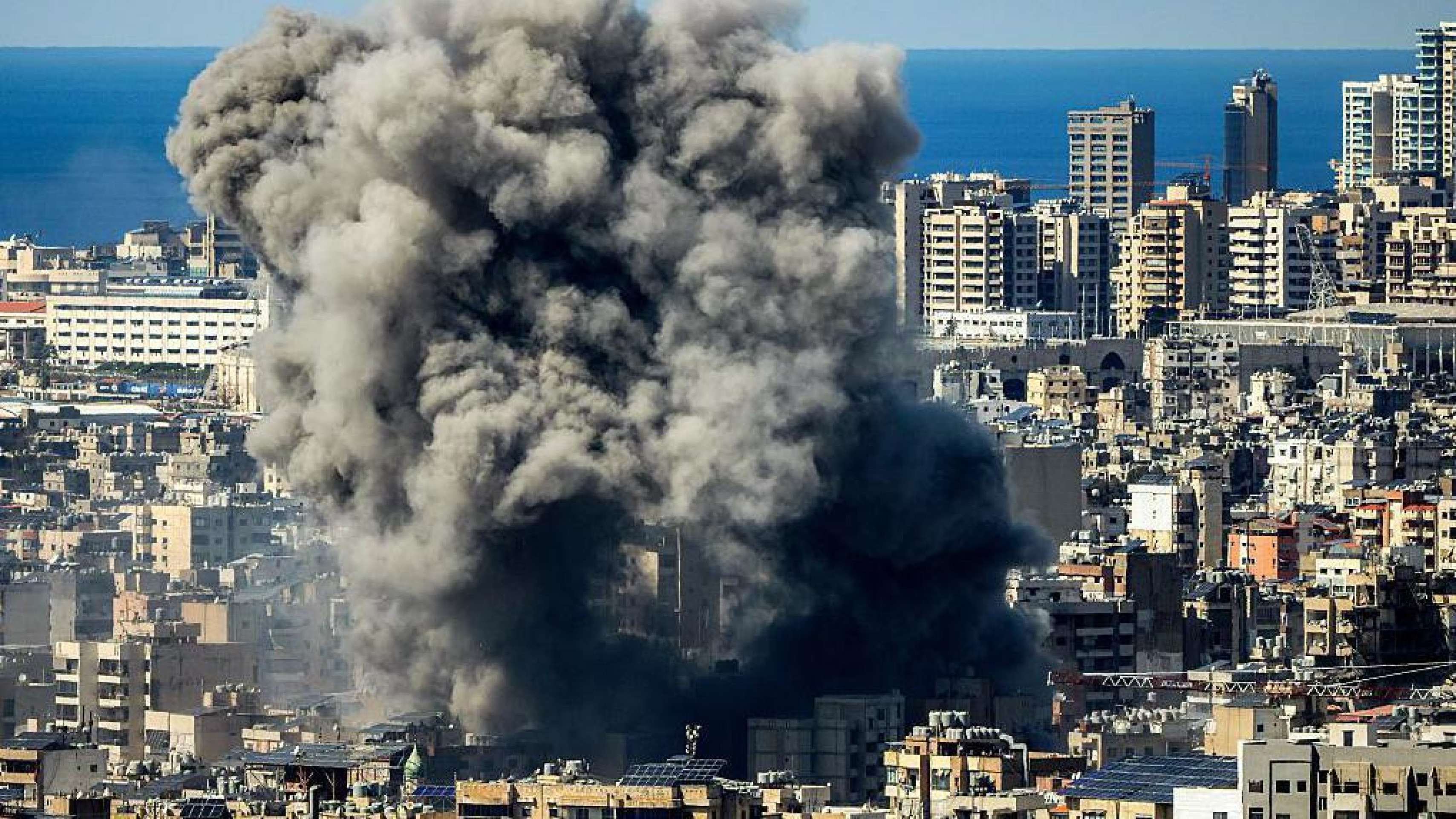 O presidente dos Estados Unidos, Donald Trump, em sobreposição a imagens da guerra - (crédito: Getty Images) O presidente dos Estados Unidos, Donald Trump, em sobreposição a imagens da guerra - (crédito: Getty Images)