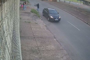 A Polícia Militar divulgou vídeo onde o suspeito aparece aborda três mulheres com uma arma - (crédito: PMDF) A Polícia Militar divulgou vídeo onde o suspeito aparece aborda três mulheres com uma arma - (crédito: PMDF)