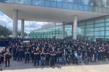 Policiais protestam na CLDF - (crédito: Davi Cruz / CB) Policiais protestam na CLDF - (crédito: Davi Cruz / CB)