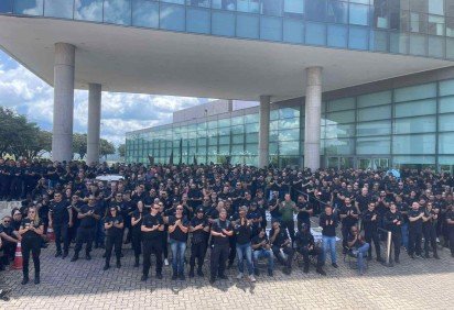 Policiais protestam na CLDF -  (crédito: Davi Cruz / CB)