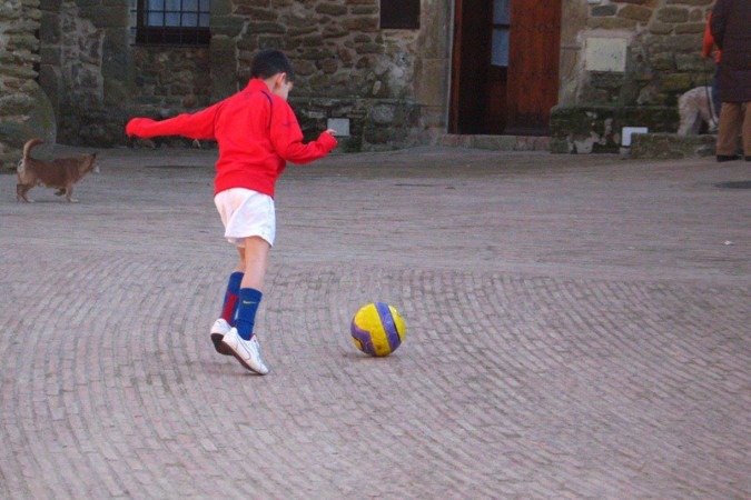 O adolescente foi baleado na perna direita e sofreu ainda um ferimento de raspão no abdômen - (Imagem ilustrativa)