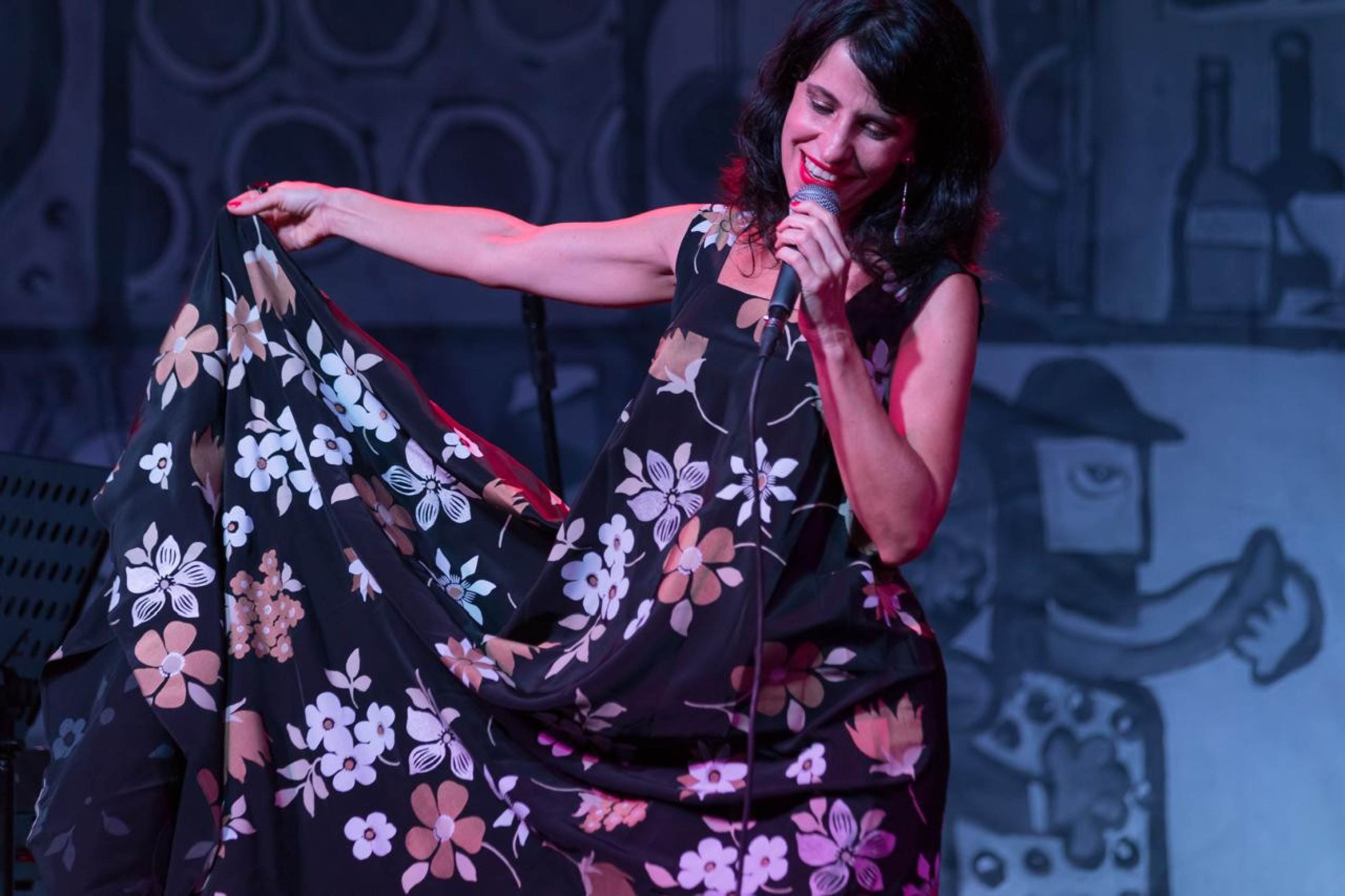 Célia Porto celebra 30 anos de carreira com show no Clube do Choro