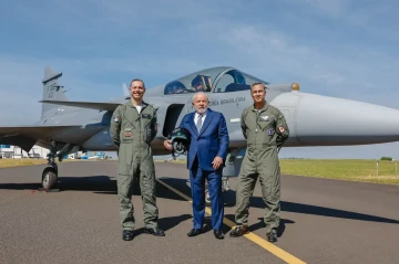 Presidente Lula durante cerim&ocirc;nia de inaugura&ccedil;&atilde;o da linha de produ&ccedil;&atilde;o do ca&ccedil;a Gripen, em Gavi&atilde;o Peixoto (SP), em maio de 2023 -  (crédito: Ricardo Stuckert/PR) -Presidente Lula durante cerim&ocirc;nia de inaugura&ccedil;&atilde;o da linha de produ&ccedil;&atilde;o do ca&ccedil;a Gripen, em Gavi&atilde;o Peixoto (SP), em maio de 2023 -  (crédito: Ricardo Stuckert/PR)