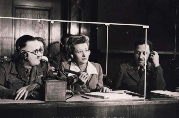 Interpretação simultânea durante Julgamentos de Nuremberg - (crédito: National Archives, College Park, MD/USA) Interpretação simultânea durante Julgamentos de Nuremberg - (crédito: National Archives, College Park, MD/USA)