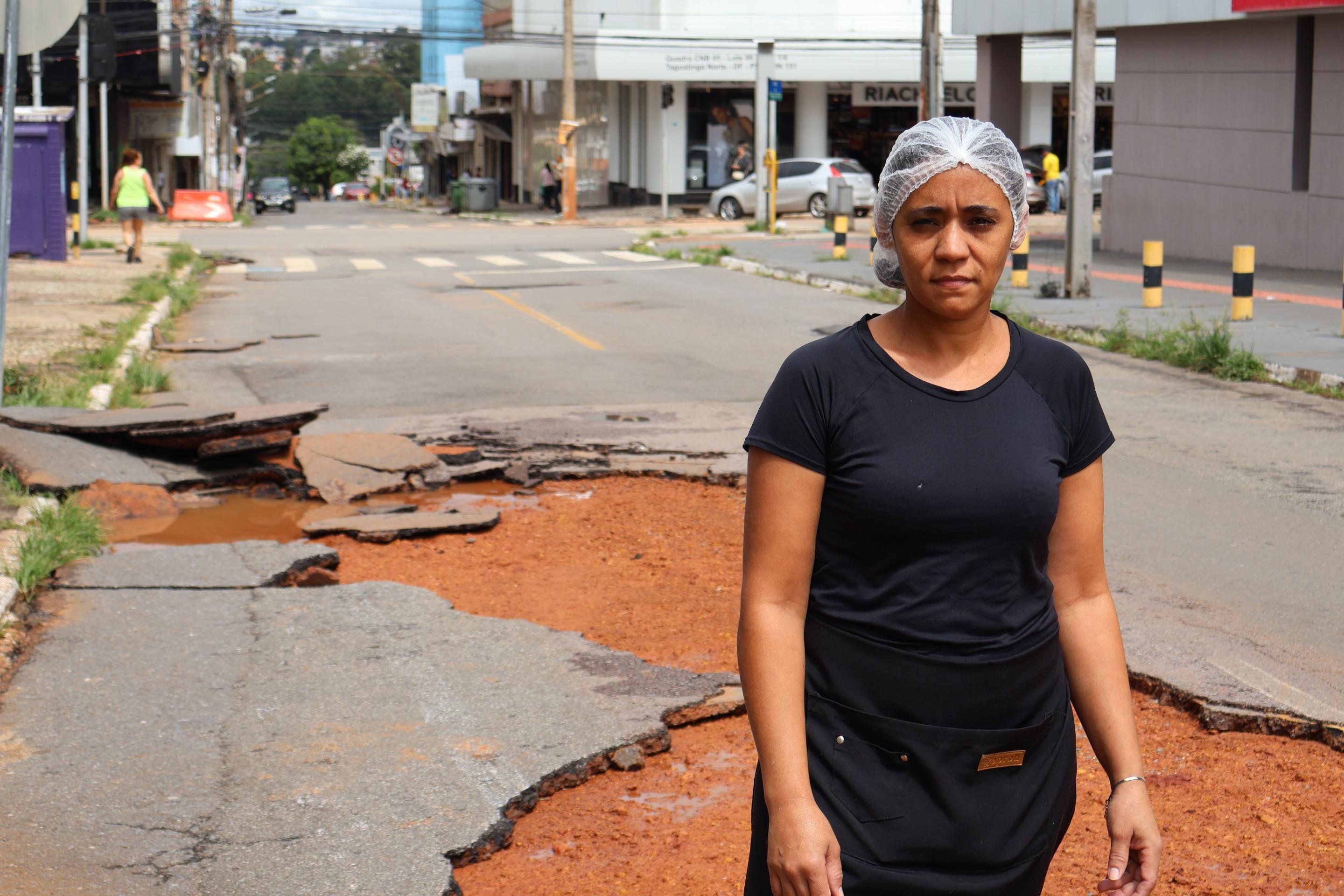  Jiumara Alves cita situa&ccedil;&atilde;o em que a &aacute;gua levou peda&ccedil;os inteiros do ch&atilde;o 