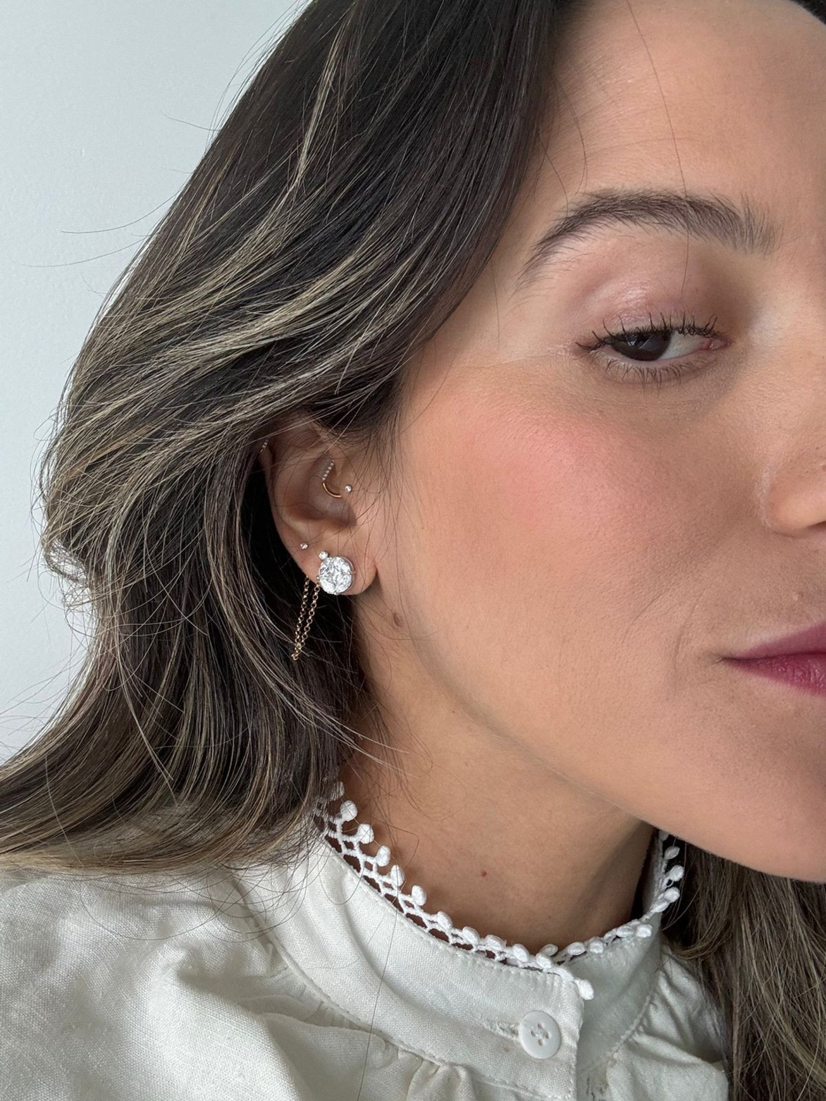 O ponto de luz costuma ser usado tamb&eacute;m no segundo e no terceiro furo 