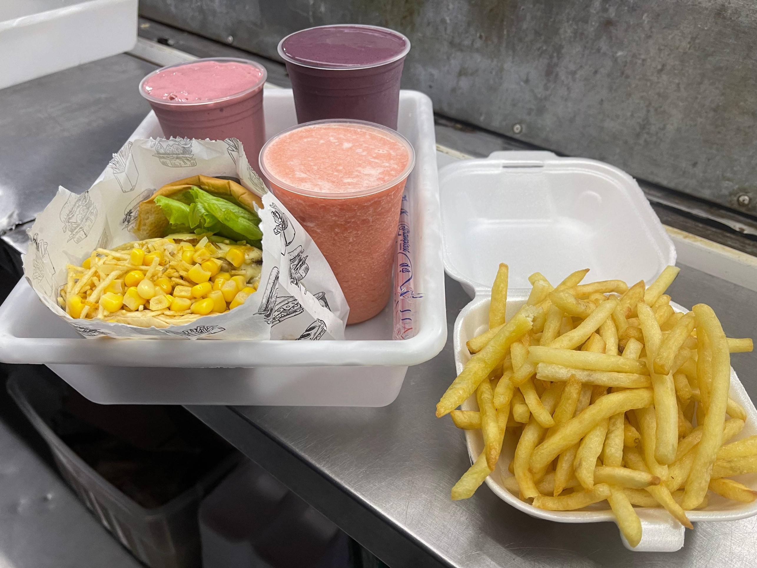 Trio x-tudo &eacute; um dos mais pedidos no 14 irm&atilde;os