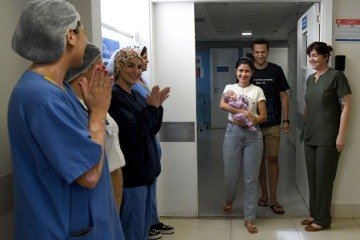  26/03/2026 Crédito: Marcelo Ferreira/CB/D.A Press. Brasil. Brasília - DF -  Hospital Brasiliense. Bebê Ester recebe alta após passar pr uma cirurgia no coração. Dra Roberta Lengruber, coordenadora da UTI pediátrica e neonatal. -  (crédito:  Marcelo Ferreira/CB/D.A Press)