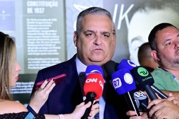 Deputado afirma que relatório final — que ultrapassa 5 mil páginas e inclui mais de 200 pedidos de indiciamento — poderá ser apresentado amanhã (27/3)
- (crédito: Geraldo Magela/Agência Senado) Deputado afirma que relatório final — que ultrapassa 5 mil páginas e inclui mais de 200 pedidos de indiciamento — poderá ser apresentado amanhã (27/3)
- (crédito: Geraldo Magela/Agência Senado)