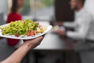 Quem repete pratos enfrenta desgaste menor com a chamada 'fadiga de decisão': escolhas simplificadas ajudam a dieta -  (crédito: Freepik)