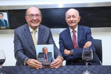 A cerimônia, concorrida, contou com a presença de políticos e autoridades, como o ministro do Supremo Tribunal Federal (STF), Gilmar Mendes -  (crédito:  Samuel Figueira/TCU)