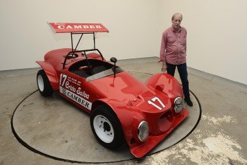 Jean Louis da Fonseca e o Patinho Feio: 'Nelson Piquet começou como mecânico na nossa oficina e no final foi tricampeão mundial. Tudo por conta desse carro aí. É uma lição de vida, mesmo' -  (crédito: Minervino Júnior/CB/D.A Press)