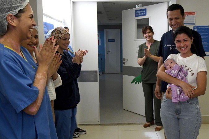  26/03/2026. Cr..dito: Marcelo Ferreira/CB/D.A Press. Brasil. Bras..lia - DF - Hospital Brasiliense realiza 1.. cirurgia card..aca .. beira-leito em rec..m-nascido. 
    