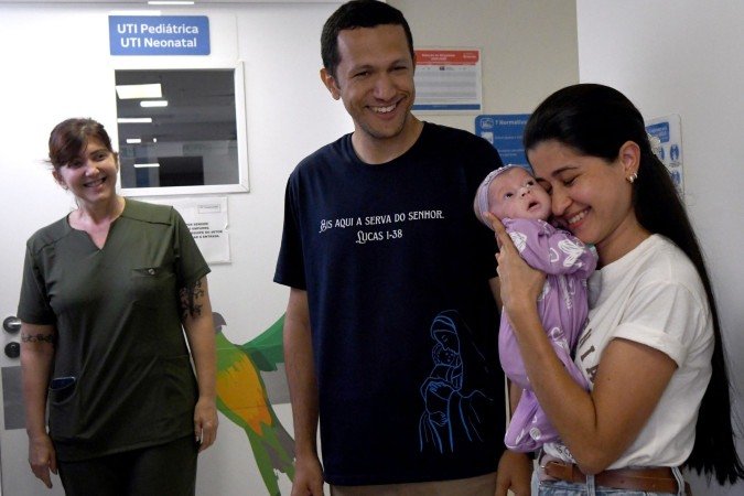  26/03/2026. Cr..dito: Marcelo Ferreira/CB/D.A Press. Brasil. Bras..lia - DF - Hospital Brasiliense realiza 1.. cirurgia card..aca .. beira-leito em rec..m-nascido. 
    