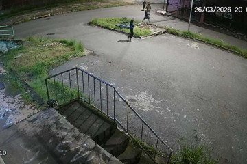 Imagens de câmera de segurança mostram trio e vítima correndo antes das facadas -  (crédito: Material cedido ao Correio) -Imagens de câmera de segurança mostram trio e vítima correndo antes das facadas -  (crédito: Material cedido ao Correio)