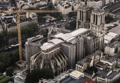 Aliança Francesa exibe mostra sobre reconstrução da Catedra de Notre-Dame de Paris -  (crédito: BERTRAND GUAY / AFP) -Aliança Francesa exibe mostra sobre reconstrução da Catedra de Notre-Dame de Paris -  (crédito: BERTRAND GUAY / AFP)