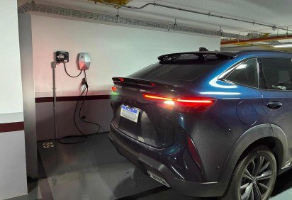 DF tem a segunda maior frota do país, com mais de 50 mil carros elétricos registrados desde 2022 -  (crédito: Beatriz Mascarenhas)