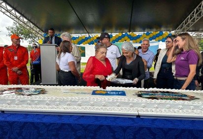 Corte do bolo sempre ocorre na data oficial de fundação da cidade -  (crédito: Divulgação/ADM Ceilândia) -Corte do bolo sempre ocorre na data oficial de fundação da cidade -  (crédito: Divulgação/ADM Ceilândia)