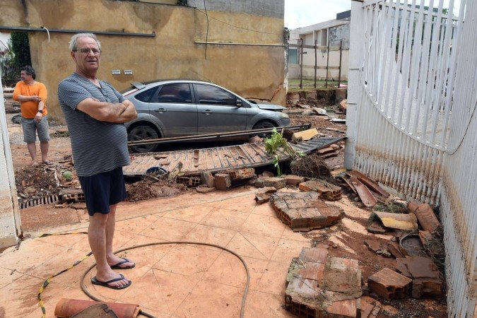  27/03/2026 Cr&eacute;dito: Marcelo Ferreira/CB/D.A Press. Brasil. Bras&iacute;lia - DF -  Estrago das chuvas em Vicente Pires. Rua 4 - Khaled Nasser - morador.