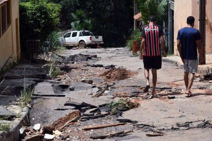  27/03/2026 Cr&eacute;dito: Marcelo Ferreira/CB/D.A Press. Brasil. Bras&iacute;lia - DF -  Estrago das chuvas em Vicente Pires. Rua 4