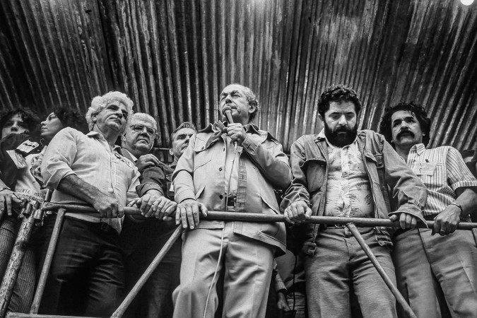  Adhemar de Barros Filho, Brizola, Lula e OL..vio Dutra- Uma manifesta....o pelas Diretas J.. na Pra..a da S.., S..o Paulo. SP 1988. Foto: Jesus Carlos/Imagens. 
    