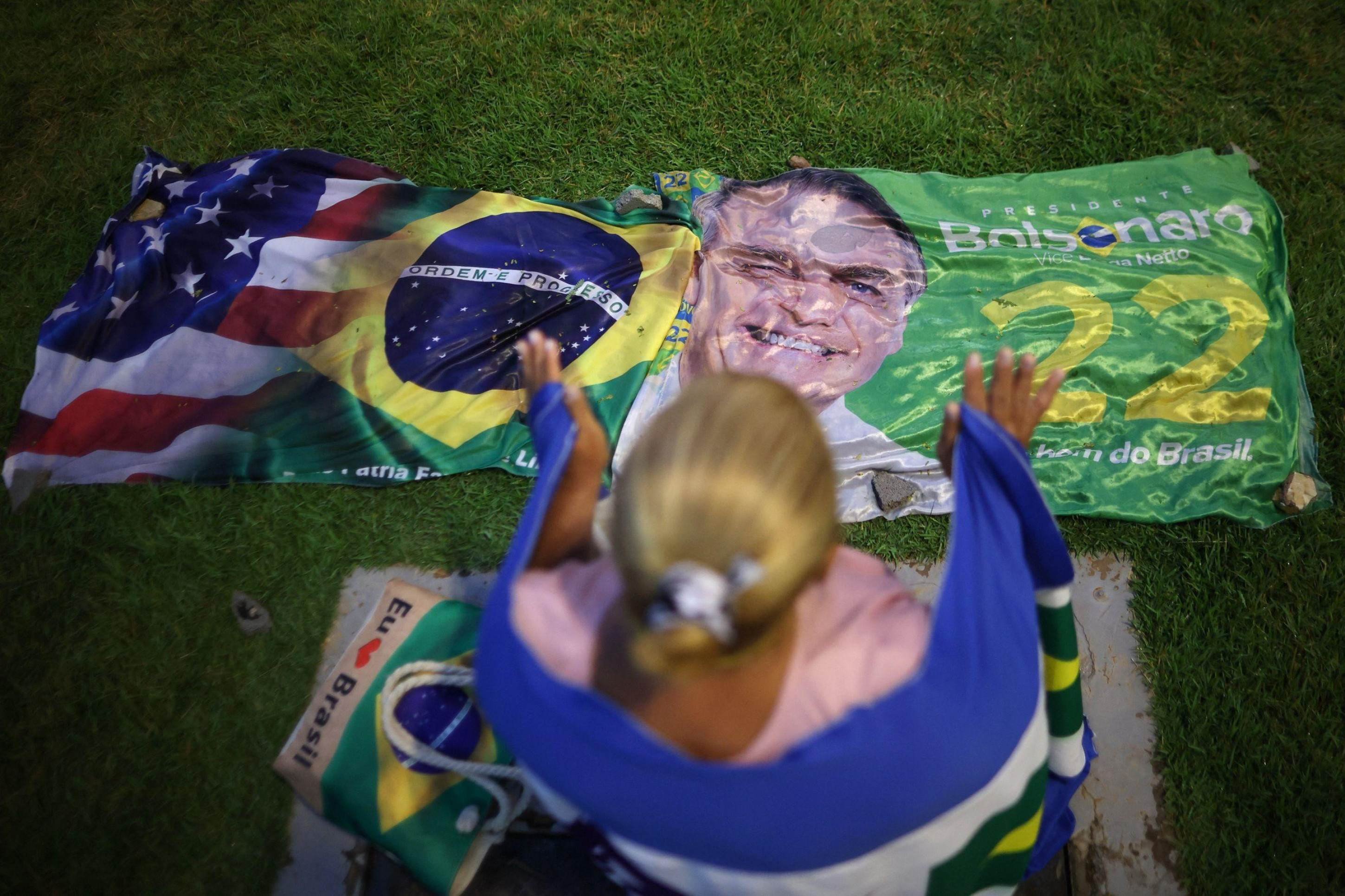 Família e defesa de Bolsonaro alegam que seu quadro clínico inspiram cuidados intensivos e recorrentes e que o ambiente domiciliar é o mais adequado para o ex-presidente - (crédito: AFP via Getty Images) Família e defesa de Bolsonaro alegam que seu quadro clínico inspiram cuidados intensivos e recorrentes e que o ambiente domiciliar é o mais adequado para o ex-presidente - (crédito: AFP via Getty Images)