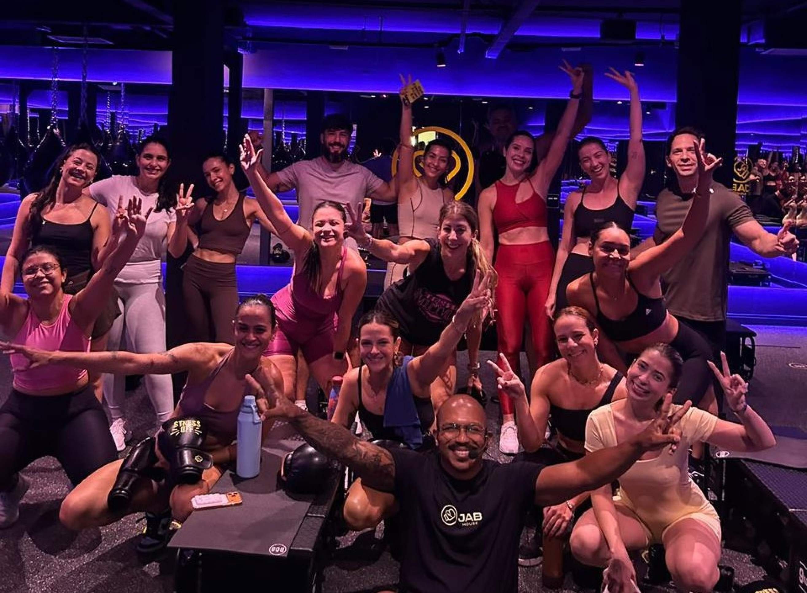  Aera aposta em  aulas envolventes com ritmo, m&uacute;sica e movimentos que desafiam o corpo