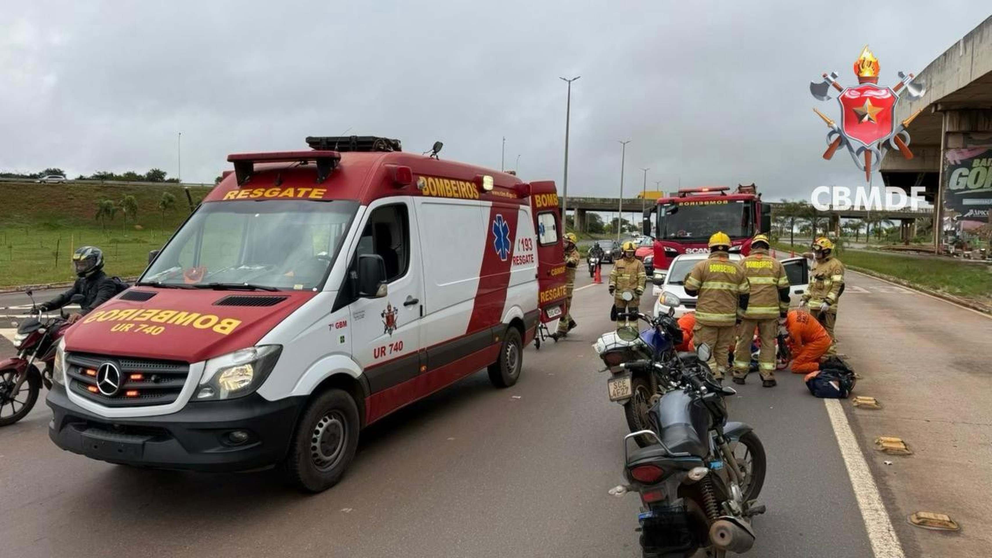 Sinistro no Park Way deixou um motociclista ferido