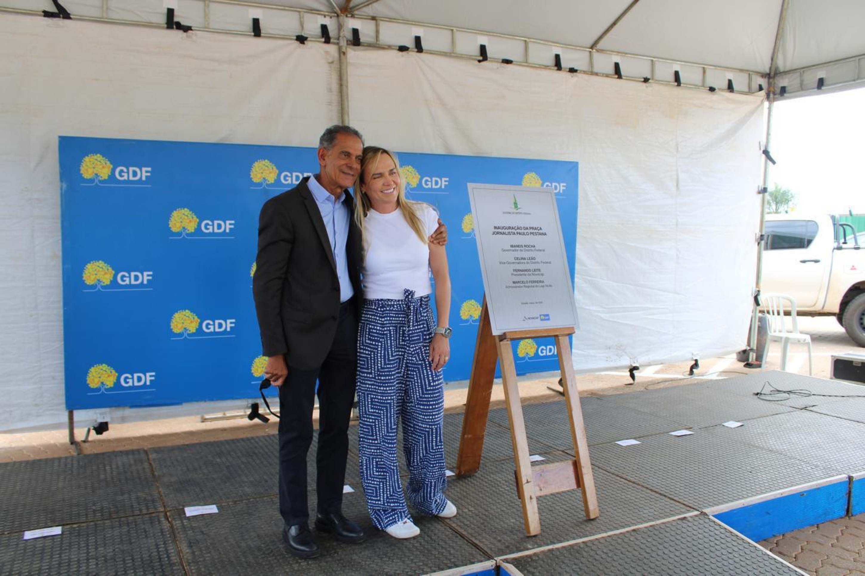 Weligton Luiz Moraes e Celina Le&atilde;o 