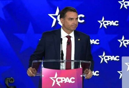 O pré-candidato à presidência Flávio Bolsonaro participou de um evento conservador nos EUA -  (crédito: Reprodução/YouTube) -O pré-candidato à presidência Flávio Bolsonaro participou de um evento conservador nos EUA -  (crédito: Reprodução/YouTube)
