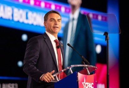 Flávio Bolsonaro nos EUA 
       -  (crédito: Leandro Lozada/AFP)