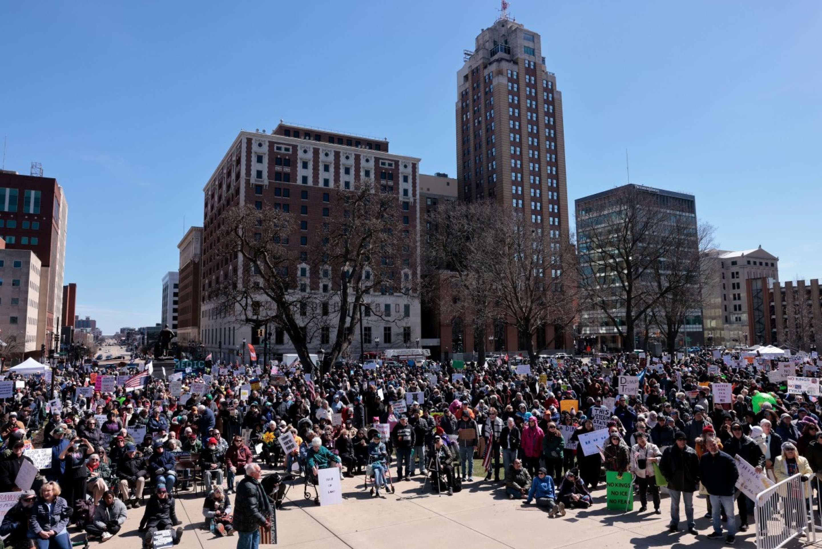 Manifesta&ccedil;&atilde;o contra Trump Lansing, Michigan, neste s&aacute;bado (28/3)