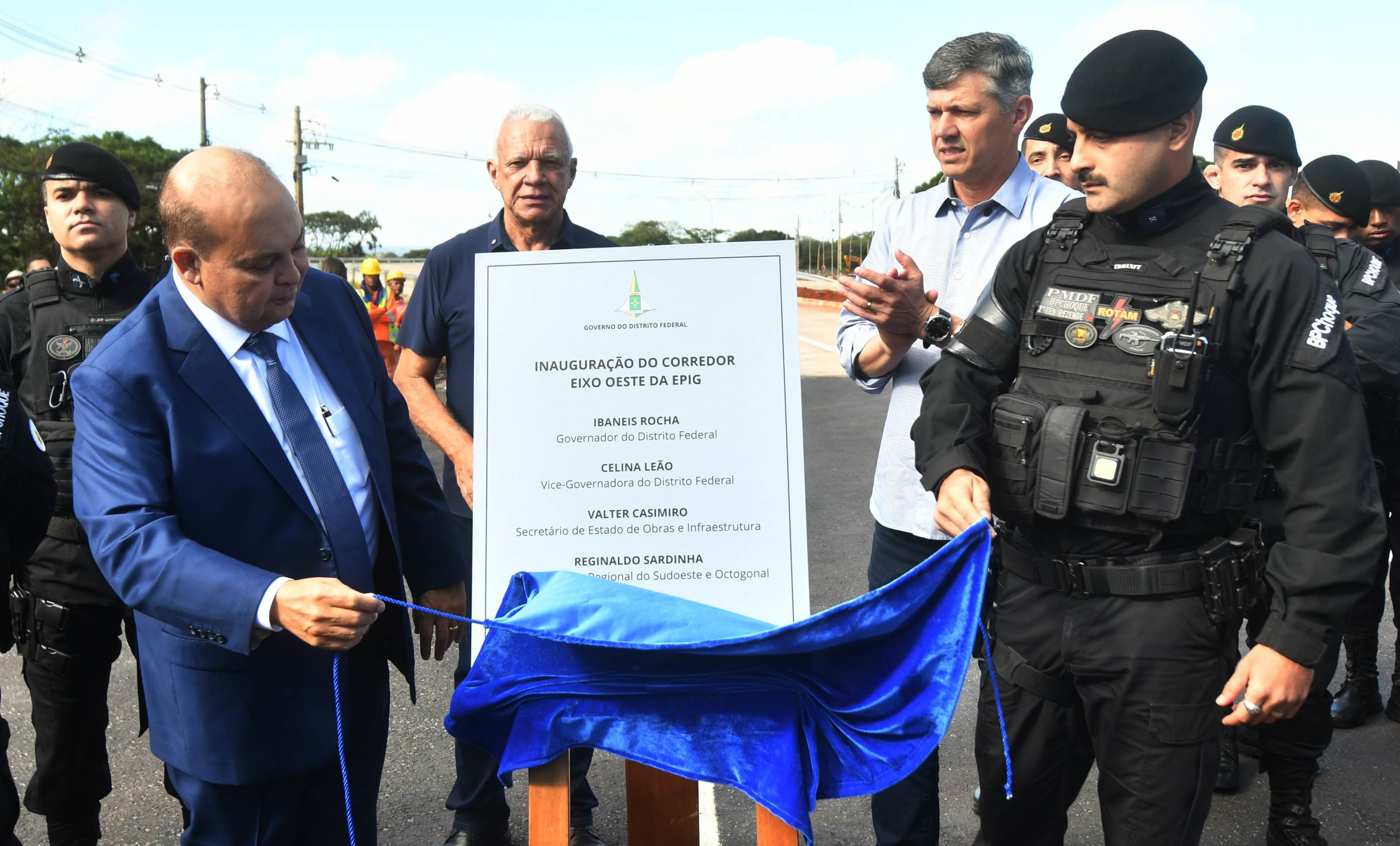 Novo viaduto recebeu o nome de Adilson Reis de Ara&uacute;jo Silva, subtenete da PMDF morto em 2025 