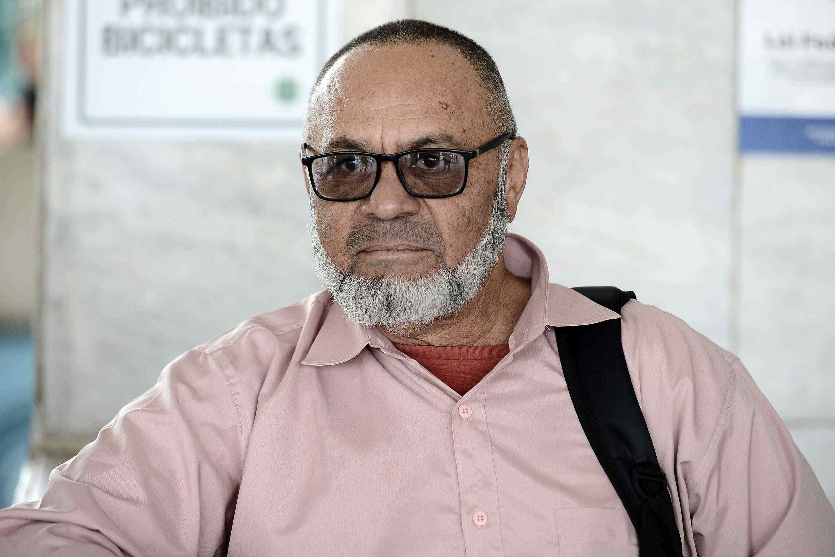 O bombeiro Francisco Santana: preocupado com os hor&aacute;rios