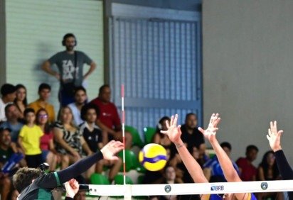 Brasília Vôlei durante a virada incrível no Ginásio do Sesi, em Taguatinga, no jogo de ida pelas semifinais da Superliga B -  (crédito: Rogério Guerreiro/@guerreirodf/Brasília Vôlei) -Brasília Vôlei durante a virada incrível no Ginásio do Sesi, em Taguatinga, no jogo de ida pelas semifinais da Superliga B -  (crédito: Rogério Guerreiro/@guerreirodf/Brasília Vôlei)