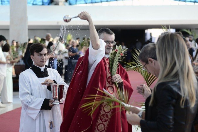  29/03/2026. Crédito: Minervino Júnior/CB/D.A Press. Brasil.  Brasilia - DF. Missa de Domingo de Ramos início da semana santa na Catedral de Btasília.