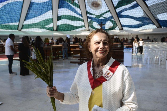 Katia Leal Alves vai à missa dos ramos todos os anos: simbologia