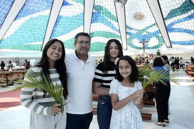 Roney Arnold e as filhas Rayanne, Rafaelli e Ruane: tradição familiar