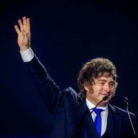 Segundo o presidente, a legislação atual representa 'mais de 70 anos de atraso' e dificulta a criação de empregos formais -  (crédito: Gergely Besenyei/AFP)