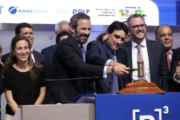 Leilão do Aeroporto do Galeão na B3 - (crédito: Paulo PInto/Agência Brasil) Leilão do Aeroporto do Galeão na B3 - (crédito: Paulo PInto/Agência Brasil)