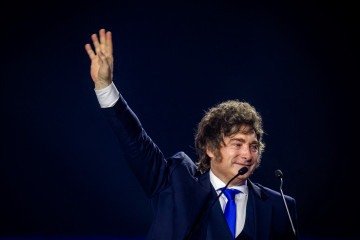 Segundo o presidente, a legislação atual representa 'mais de 70 anos de atraso' e dificulta a criação de empregos formais -  (crédito: Gergely Besenyei/AFP)