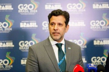 Cientista social e administrador público, Barchini substituirá o então titular do do MEC, Camilo Santana - (crédito: Seduc/CE) Cientista social e administrador público, Barchini substituirá o então titular do do MEC, Camilo Santana - (crédito: Seduc/CE)