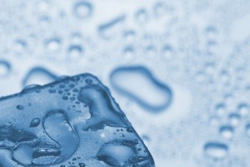 Um estudo da Universidade de Estocolmo, publicado na revista Science, trouxe evidências definitivas da existência de um ponto crítico líquido-líquido na água super-resfriada. - (crédito: Frrepick/Divulgação ) Um estudo da Universidade de Estocolmo, publicado na revista Science, trouxe evidências definitivas da existência de um ponto crítico líquido-líquido na água super-resfriada. - (crédito: Frrepick/Divulgação )