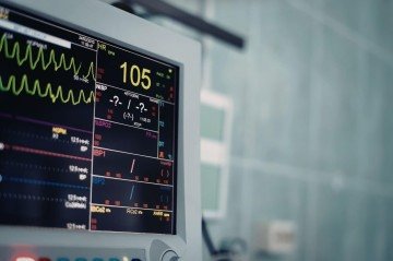 O testamento vital pode ser alterado ou revogado a qualquer momento, desde que a pessoa esteja lúcida e capaz de expressar sua vontade. -  (crédito: Reprodução/Canva)