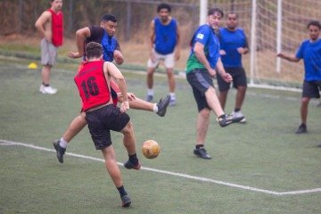 Modalidades não tem goleiro fixo e todos os jogadores participam tanto da defesa quanto do ataque - (crédito: Cristiano Hoppe Navarro) Modalidades não tem goleiro fixo e todos os jogadores participam tanto da defesa quanto do ataque - (crédito: Cristiano Hoppe Navarro)