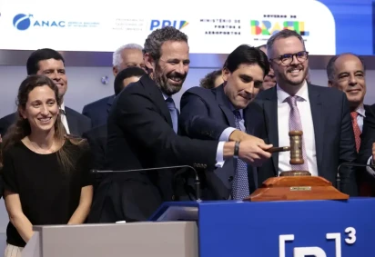 Leilão do Aeroporto do Galeão na B3 -  (crédito: Paulo PInto/Agência Brasil) -Leilão do Aeroporto do Galeão na B3 -  (crédito: Paulo PInto/Agência Brasil)